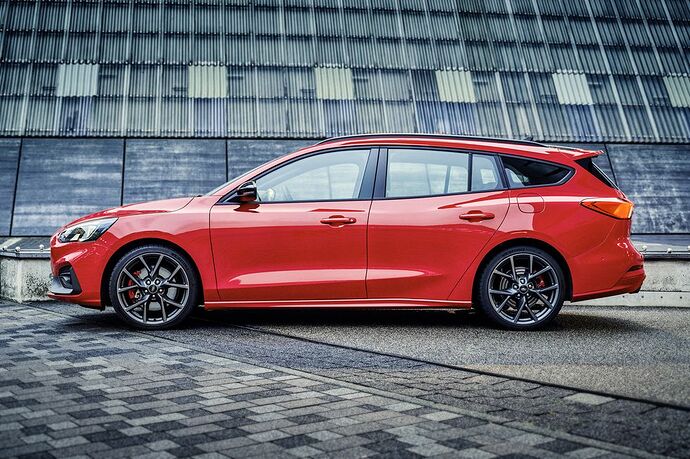 2019fordfocus-st-wagon-11-1558012622
