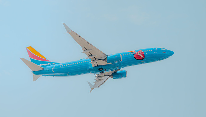 N8681M Triple Crown One Southwest B737-800